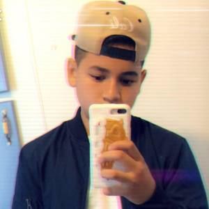 Meet your Posher, Dennis